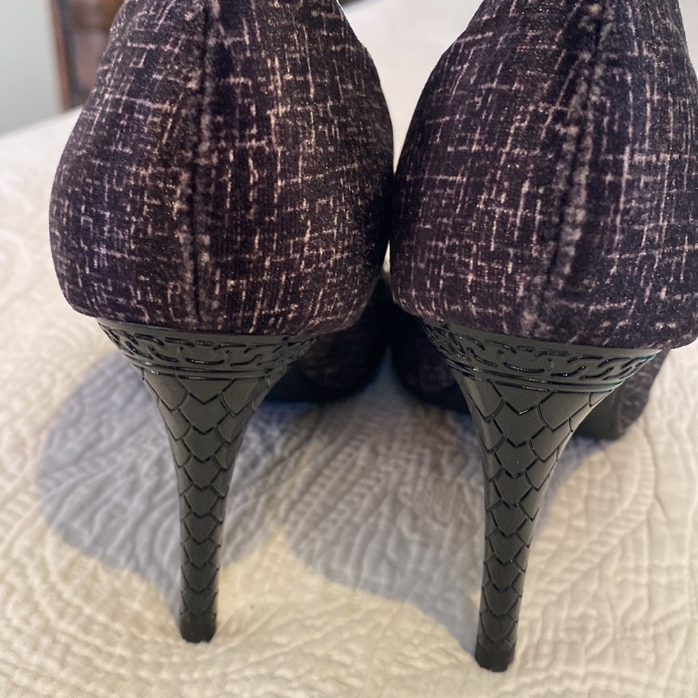 Shoes - Picture 3 of 10
